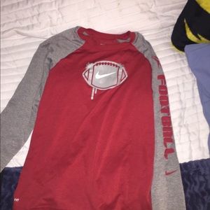 Nike long sleeve shirt it’s a medium for boys